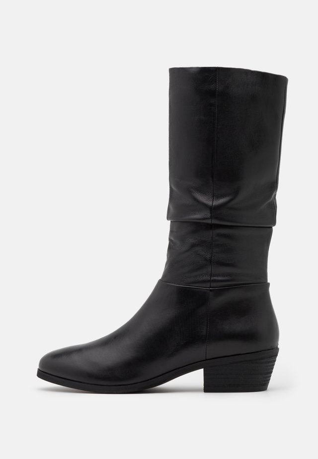 SOLANGE - Stiefel - black