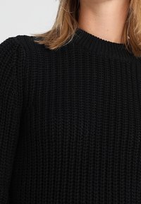 Object Neule - black