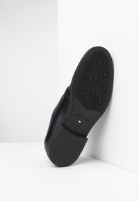 NeroGiardini Elegantní šněrovací boty - nero