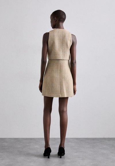 sandro PENELOPE - Robe fourreau - camel
