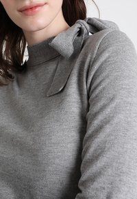 mint&berry Sweter
