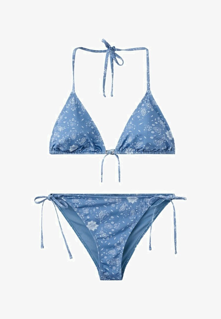 Blaues zweiteiliges Bikini mit Blumenmuster, dreieckigem Oberteil und Bindebändern am Nacken, Rücken und an den Seiten des Unterteils.