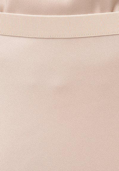 Υφασμα με χρώμα γυμνού δέρματος, λείο, με ριγωτή μέση. Το υλικό είναι απαλό και ελαφρώς ελαστικό, προσδίδοντας εφαρμοστή εμφάνιση.