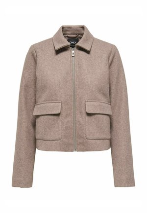 Veste cropped marron en mélange de laine chaude, présentant un col, une fermeture éclair sur le devant et deux poches à rabat sur la poitrine. Texture lisse.