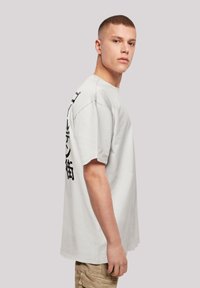 F4NT4STIC DRACHE GOLDEN GAI - Print T-shirt - lightasphalt