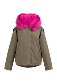 Giacca khaki con cappuccio in pelliccia sintetica rosa, caratterizzata da un taglio dritto, maniche lunghe, due tasche laterali e chiusura frontale con zip.