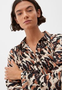 S.Oliver BLACK LABEL Camicia Donna A Maniche Lunghe Con Fantasia AOP, 2159657