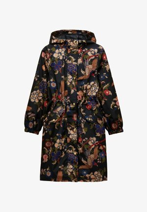 Langer schwarzer Regenmantel mit Kapuze, verziert mit Blumen- und Vogelmustern in Blau, Beige, Rot und Grün, mit vorderen Knöpfen und zwei Klappentaschen.