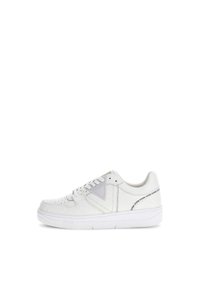 Witte sneaker met gestructureerd bloemdessin, glad leer, gevoerde kraag, grijze accenten en veters. Bevat logo-details aan de zijkant.