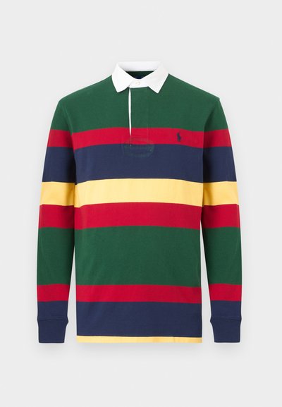 Μπλούζα ράγκμπι με μακριά μανίκια και φαρδιές οριζόντιες ρίγες σε πράσινο, κόκκινο, ναυτικό μπλε και κίτρινο, με λευκό γιακά και σειρά κουμπιών.