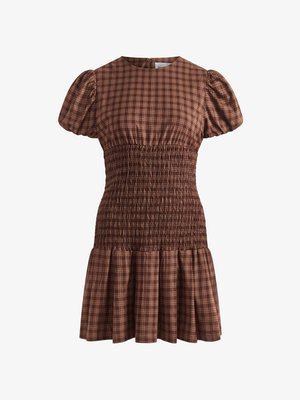 Hnědo-beige kostkované šaty s kulatým výstřihem, nabíranými krátkými rukávy, smockovaným korpusem a rozšířenou sukní. Bavlněný materiál, ležérní design.
