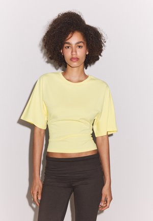Stradivarius, JAPANESE SHORT SLEEVE T-SHIRT 07063630 - T-Shirt basic - light yellow