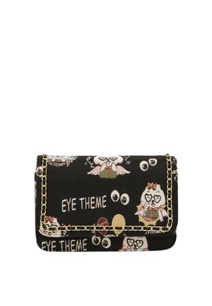 Pochette noire avec bordure chaîne dorée, décorée de hiboux dessin animé portant des lunettes et le texte "EYE THEME" en blanc.