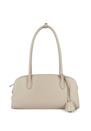 Sac à main en cuir beige avec poignées longues, fermeture éclair dorée et étiquette en cuir décorative embossée du nom de la marque "Lancaster Paris".