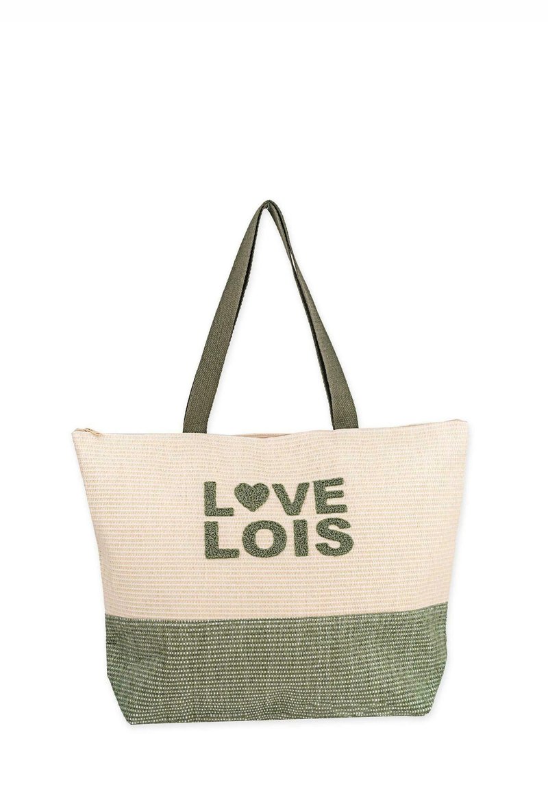 Bolso tote con un cuerpo crema, panel inferior verde oscuro y letras texturizadas en verde que dicen "LOVE LOIS". Presenta una tela resistente y dos asas.