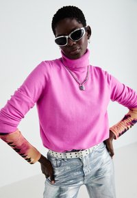 ONLY ONLIBI LONG SLIT ROLLNECK - Strickpullover - super pink