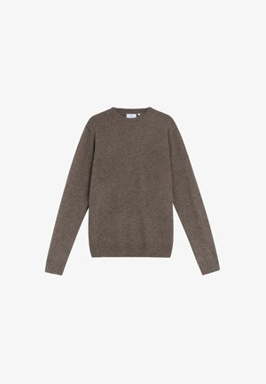 Bruine trui van een gebreide textuurstof, met een ronde halslijn en geribde manchetten en onderzijde. Klassiek pulloverontwerp met lange mouwen.