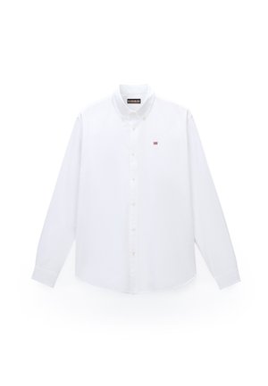 Witte overhemd met lange mouwen, knoopsluiting, een klein rood-blauw rechthoekig logo op de linkerborst en een button-down kraag.