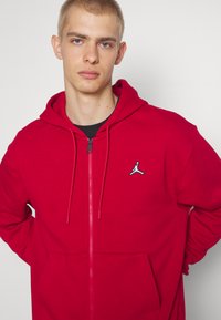 Jordan HOODIE - Sudadera con cremallera - gym red/white