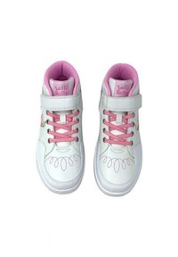 Sneakers alte bianche in pelle con accenti rosa, dotate di lacci rosa, ricami floreali e una fascia in Velcro. Logo Lelli Kelly sulla linguetta.