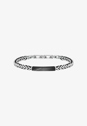 Bracciale in metallo tono argento con design intrecciato e una piastra centrale nera opaca. Regolabile con link rettangolari e chiusura a gancio.