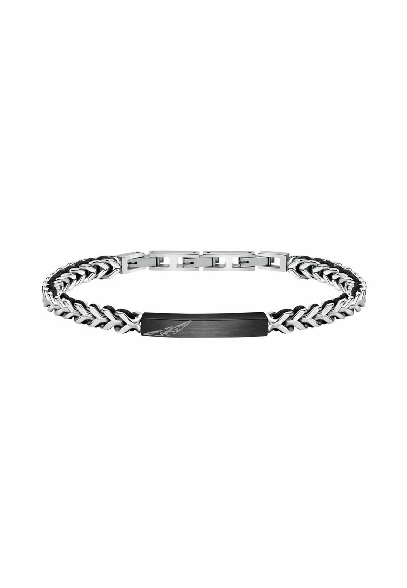 Bracciale in metallo tono argento con design intrecciato e una piastra centrale nera opaca. Regolabile con link rettangolari e chiusura a gancio.