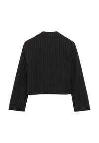 Veste noire courte avec un col cranté, des manches longues et un motif à rayures argentées. Texture lisse et design ajusté.