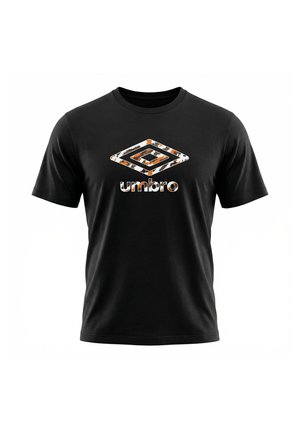 T-shirt noir à manches courtes avec col rond et logo Umbro à motif camouflage imprimé sur la poitrine.