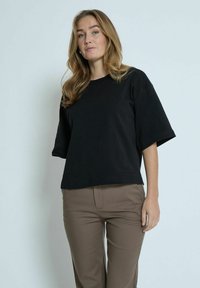 Unselected, black