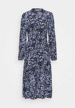 Robe à manches longues avec motif floral bleu marine, blanc et bleu clair, boutonnée devant et taille froncée sur fond uni.