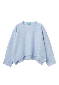 Světle modrý, pletený svetr s dlouhými rukávy, stříbrnými flitry, žebrovanými manžetami a lemem a mírně zkráceným, volným střihem.