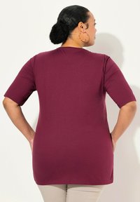 Ulla Popken PLUS SIZE BASIC SHORT SLEEVE TEE  - T-Shirt basic - dark berry
