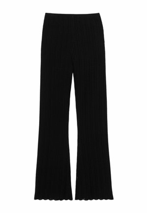 Pantaloni flared neri in maglia con texture a coste, dotati di una vita ampia e orlo scallop per un tocco di dettaglio in più.