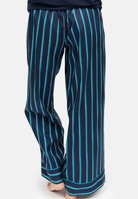 Marineblauwe pyjamabroek met verticale witte en turquoise strepen, elastische tailleband, wijde benen en contrasterende zoom afgewerkt met turquoise bies.