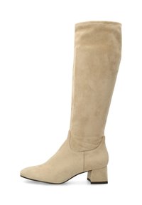Bottes en daim beige montant jusqu'au genou, avec un bout pointu et un talon carré épais. Texture lisse avec des détails de coutures minimales.