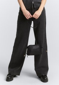 TOM TAILOR Denim Madelyn - Borsa A Tracolla Donna In Pelle Sintetica - Piccola, 21x8x13,5 Cm - Colore Scuro - 5