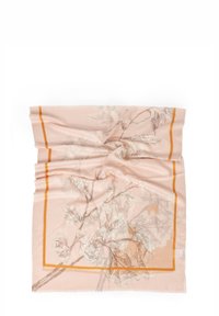 Miękki, lekki szal w jasnoróżowym kolorze, ozdobiony botanicznym nadrukiem i pomarańczową obwódką. Krawędzie są ozdobione frędzlami, co dodaje tekstury i detalu.