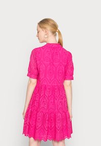 YAS HOLI - Vestido de dia - raspberry rose