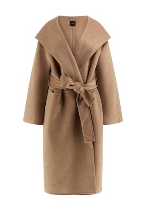 Cappotto avvolgente di lana beige con ampio colletto, maniche larghe e cintura in vita annodata. Caratterizzato da una texture morbida e un design minimalista.