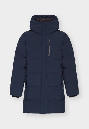 Giubbotto imbottito blu navy con colletto alto e cappuccio attaccato. Presenta una tasca verticale con zip e polsini elastici. Texture liscia e trapuntata.