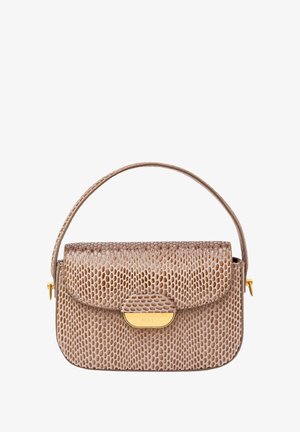 Beigefarbene Handtasche mit strukturierter Oberfläche und runder Form, ausgestattet mit einem goldfarbenen Verschluss und einem oberen Griff. Aus geprägt Leder mit einem dezenten Muster gefertigt.