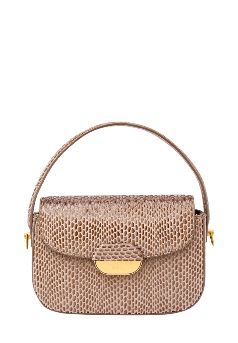 Texturovaná béžová kabelka zaobleného tvaru, s pozlaceným zapínáním a horním uchopovacím madlem. Vyrobena z embosované kůže se subtilním vzorem.