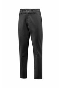 Zwarte, op maat gemaakte broek van gladde stof; heeft een gulp met knoop en rits, zijzakken en een rechte pasvorm.