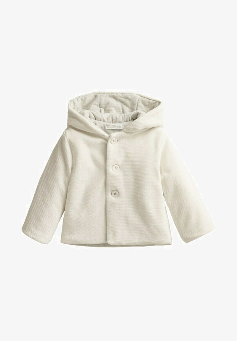 Biała kurtka z kapturem z teksturowanej tkaniny, z zapięciem na guziki i prążkowanym wnętrzem. Miękki materiał z długimi rękawami i luźnym krojem.