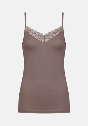 Bruine camisole met dunne banden, voorzien van een golvende kantafwerking langs de V-hals; zachte textuur en aansluitend ontwerp.