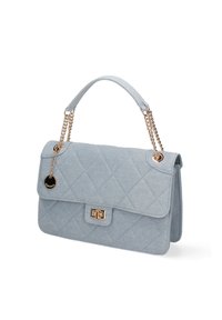 Borsa a tracolla blu chiaro trapuntata con chiusura in oro e tracolla a catena. Materiale morbido, forma rettangolare con chiusura a pattina e accentuazione del logo.