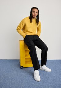 Carhartt WIP CHASE - Bluză de molton - sunray / gold