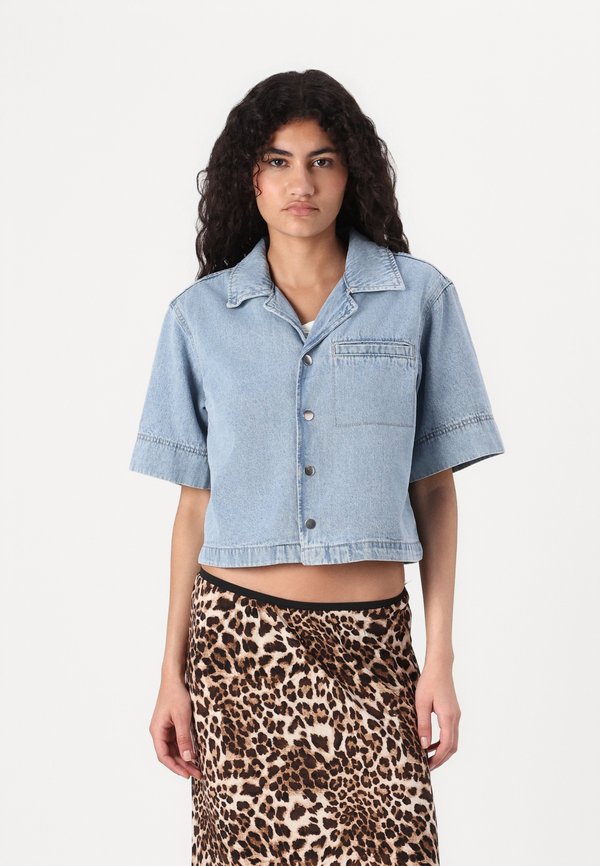 VMMARY V NECK SHIRT - Button-down blouse