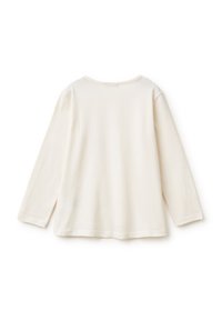 Hedvábná košile s dlouhými rukávy v krémové barvě, s kulatým výstřihem a bočními rozparky na spodním okraji pro pohodlný střih.