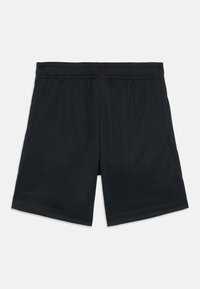 Shorts sportivi neri con vita elastica, realizzati in tessuto leggero e traspirante, dotati di tasche laterali e una texture liscia.